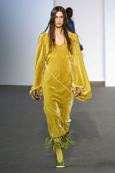 Look 32